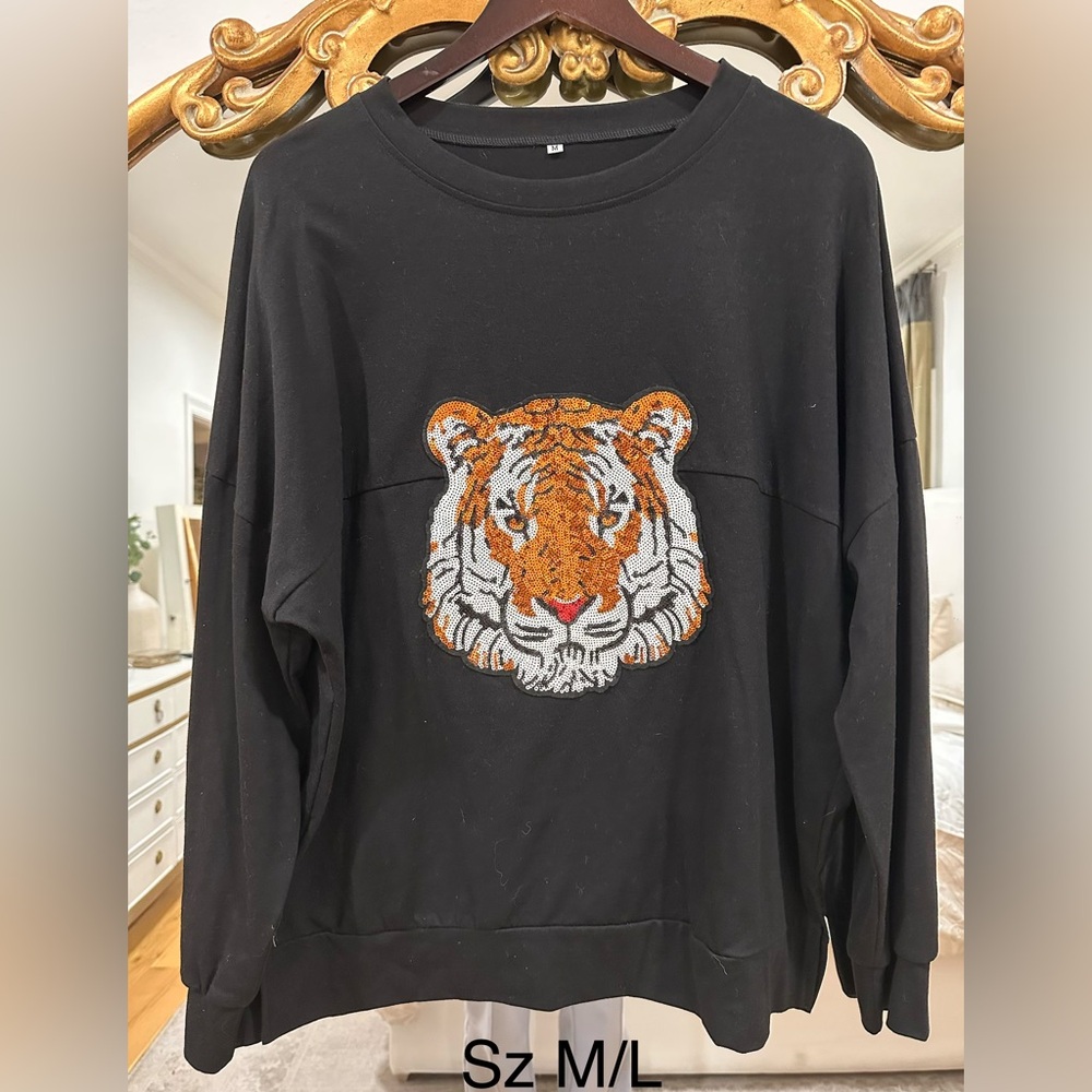 Black Sweatshirt with Sequin Tiger Embroidery